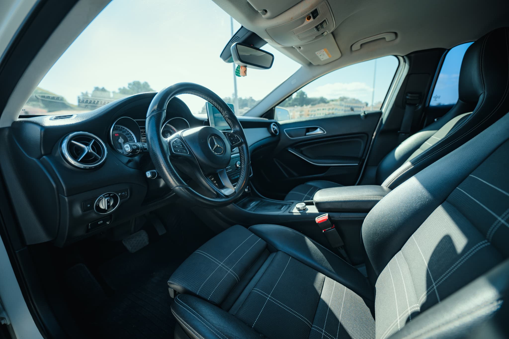 Mercedes GLA 180D interior detail