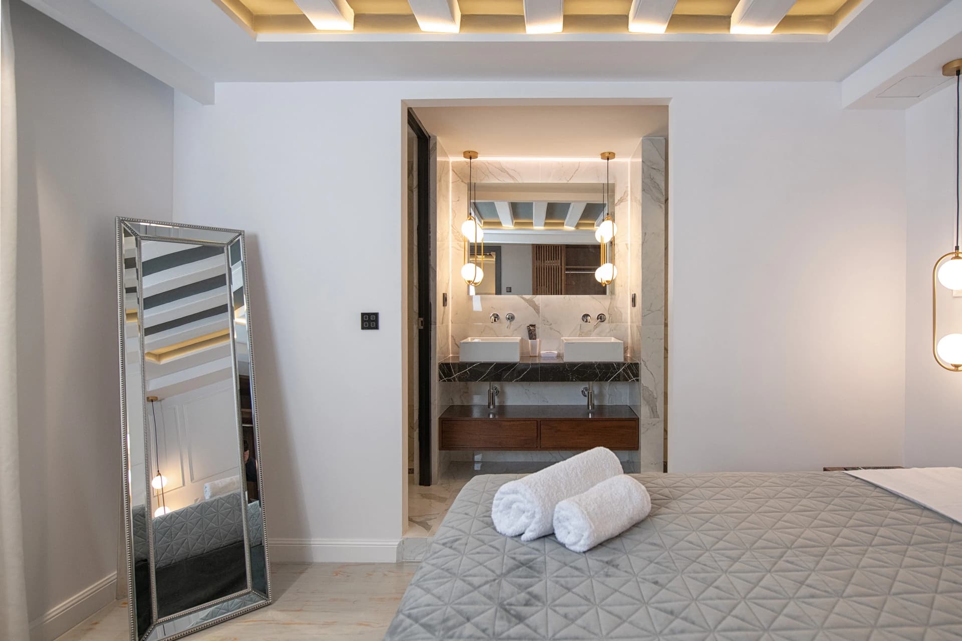 KANTONI LUXURY SUITES