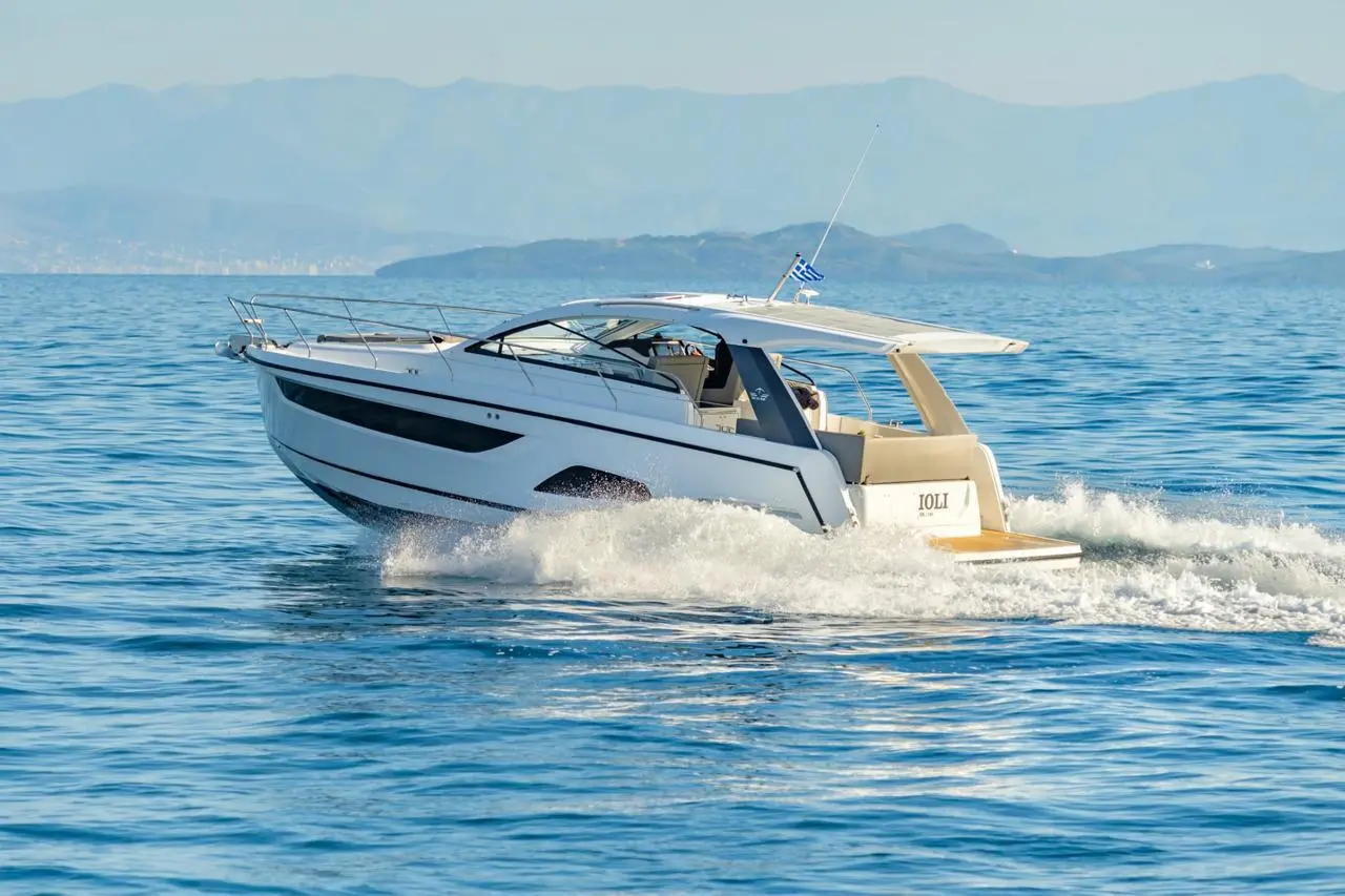 Ioli Sealine on the water